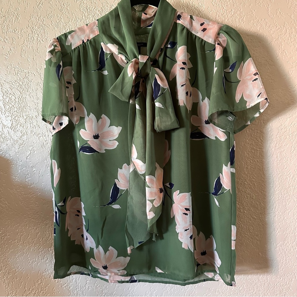 Ann Taylor Factory Green Floral Blouse with Tie
